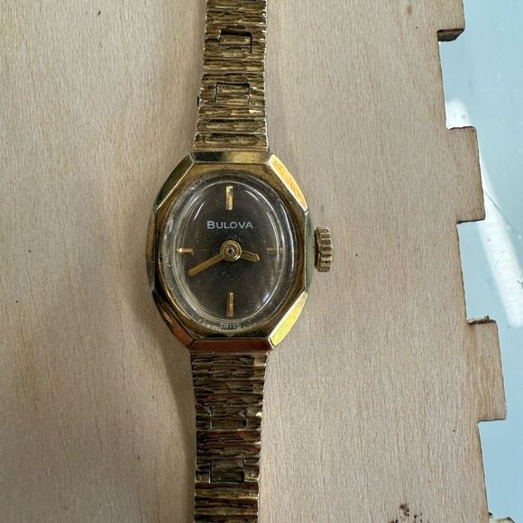 Bulova Vintage working Women's Watch Manual Wind gold nugget bracelet - Picture 3 of 11